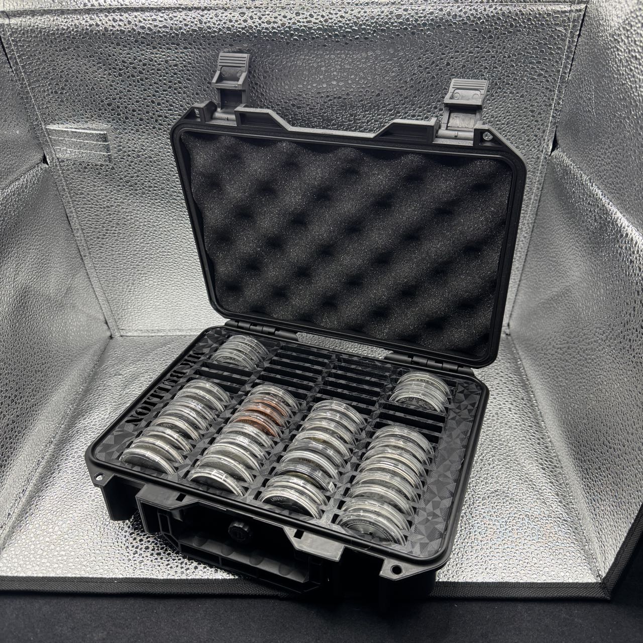 Black forged-carbon effect coin insert loaded with 1oz coins